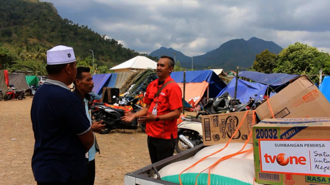 Yayasan Satu Untuk Negeri tvOne Memberikan Bantuan Korban Gempa Lombok