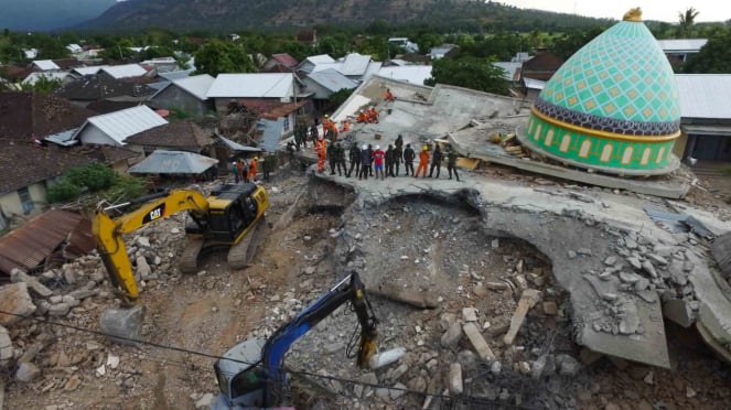 Kerusakan bangunan akibat gempa bumi di Lombok.