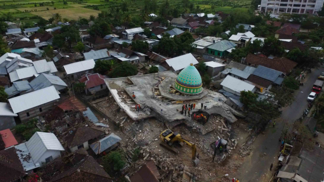 Kerusakan bangunan akibat gempa bumi di Lombok