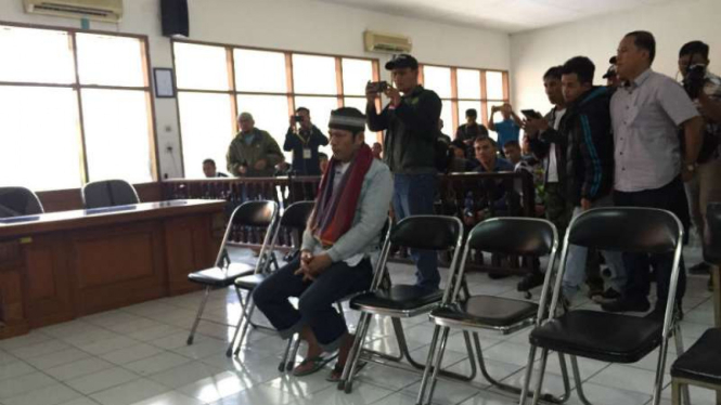 Asep Maftuh, terdakwa pembunuhan R Prawoto sang petinggi organisasi Persatuan Islam atau Persis, dalam sidang di Pengadilan Negeri Bandung pada Kamis, 9 Agustus 2018.