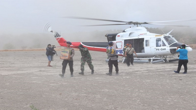Tim tanggap bencana menyalurkan bantuan korban gempa Lombok 