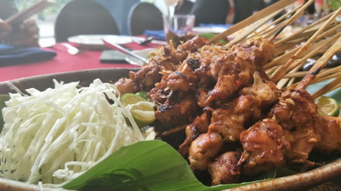 Sate ayam di Sailendra Restaurant, JW Marriott Jakarta.