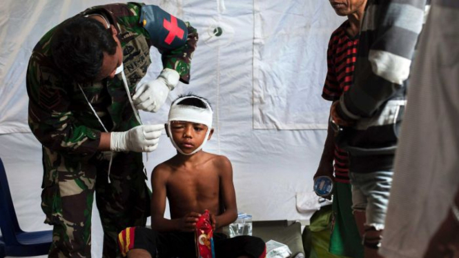 Sekitar 1.500 orang menjalani perawatan di rumahsakit akibat gempa di Lombok.