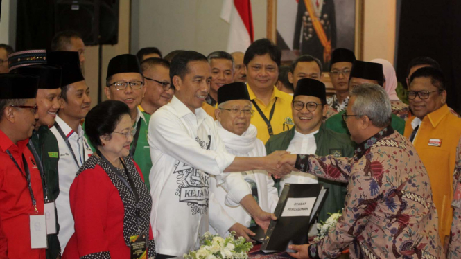  Jokowi-Ma'ruf Amin didampingi partai pendukung daftarkan diri ke KPU.