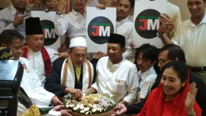 Doa bersama Relawan Jokowi-Ma'ruf Amin untuk Jokowi-Ma'ruf Amin di Surabaya, Jawa Timur, pada Jumat, 10 Agustus 2018.