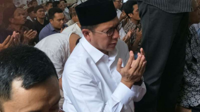 Menteri Agama Lukman Hakim Saifuddin salat jumat dengan rombongan Prabowo