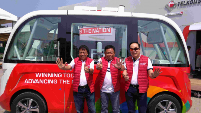 Bus otonom Telkomsel di Telkomsel 5G Experience Center, Gelora Bung Karno 