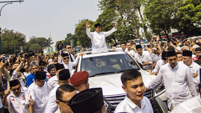 Prabowo - Sandiaga Daftar ke KPU