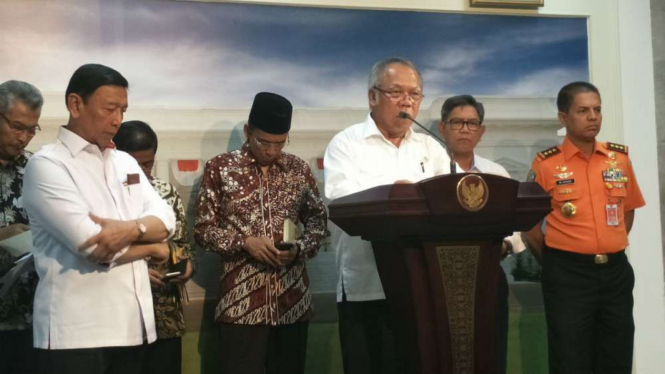 Menteri PUPR Basuki Hadimuljono berikan keterangan pers usai rapat gempa Lombok.