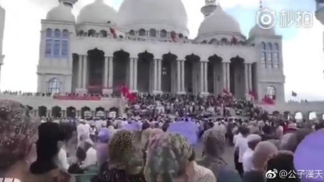 The Weizhou mosque is a towering structure that features domes and minarets in keeping with Islamic architecture - Weibo