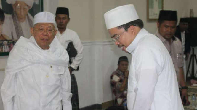 KH Maruf Amin (kiri) saat menemui Pengurus Besar Nahdlatul Wathan (PBNW) TGB Zainuddin Atsani.