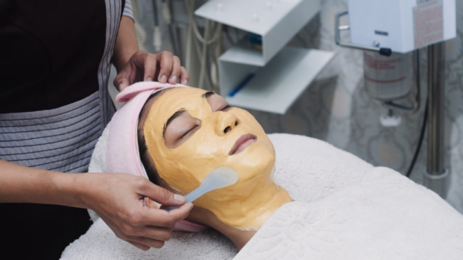 Masker Gold di Surabaya Skin Care.