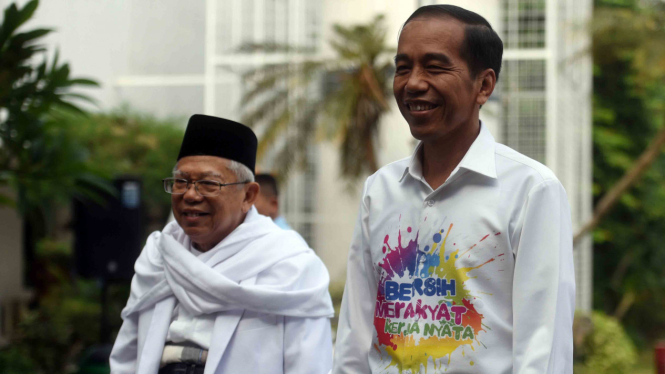 Bikin Pantun Dukung Jokowi Adian Tukang Kayu Jadi Presiden VIVA