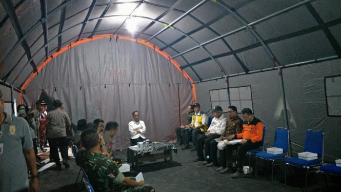 Presiden Jokowi memimpin rapat penanggulangan bencana gempa Lombok