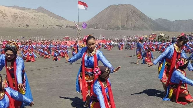 2018 Bendera Merah Putih Berkibar di Lautan Pasir Gunung Bromo