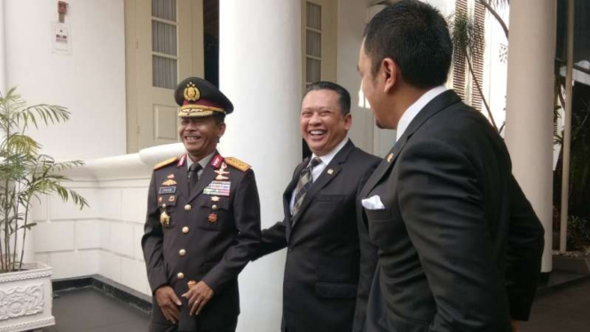 Ketua DPR Bambang Soesatyo (tengah) saat di Kompleks Istana Negara 15 Agustus 2018.