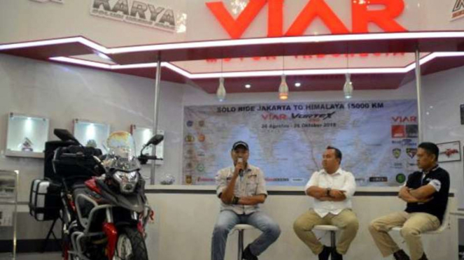 Gunadi dan motor Viar Vortex