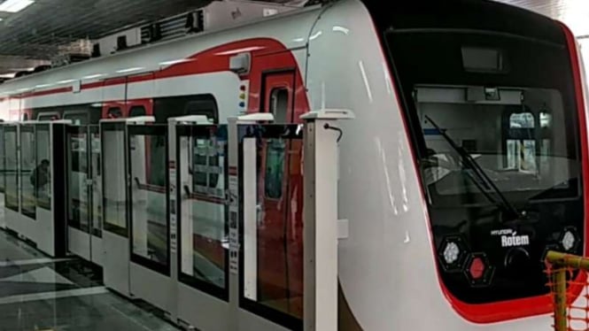Uji coba jalur LRT di Jakarta, Rabu, 15 Agustus 2018.