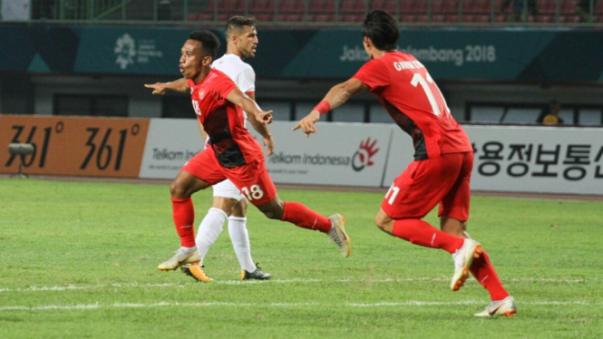 Pemain Timnas Indonesia U-23, Irfan Jaya, rayakan gol ke gawang Palestina.