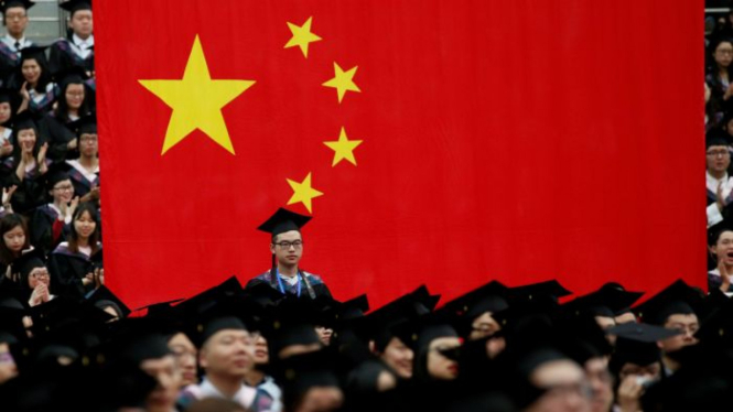 China menarik bagi mahasiswa internasional karena biaya hidup yang lebih murah.