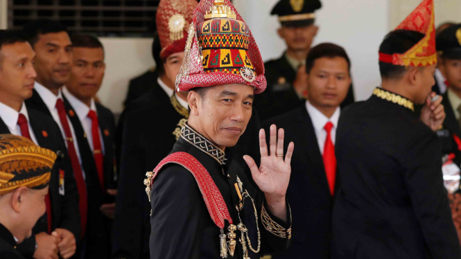 Presiden Joko Widodo mengenakan pakaian adat Aceh saat upacara HUT RI ke-73