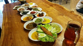 Nikmati Suasana Perjuangan di Rumah Makan Padang Merdeka