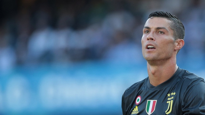 Penyerang Juventus, Cristiano Ronaldo bermain melawan Chievo