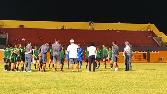 Timnas sepakbola wanita Indonesia menjalani latihan