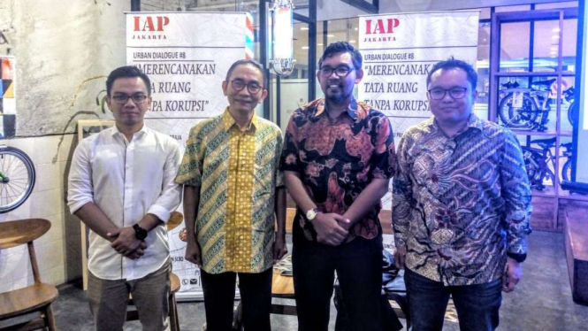 Ketua IAP Jakarta Dhani Muttaqin dan Direktur Gratifikasi KPK Giri Supradiono.