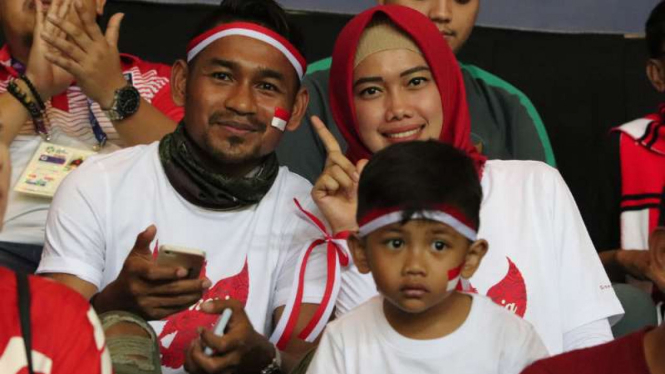 Gelandang Persija Jakarta, Ramdani Lestaluhu saksikan duel Timnas U-23 vs Hong Kong