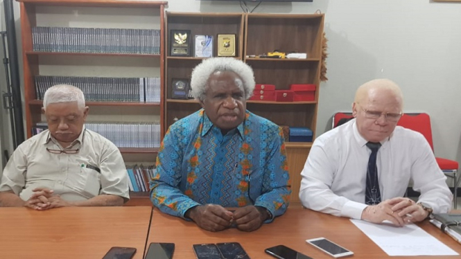 Ketua Forum Kerukunan Umat Beragama (FKUB) Provinsi Papua Pendeta Livius Biniluk