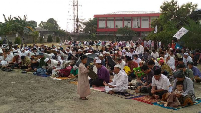 Jemaah Majelis Ta'lim An-Nahdlah menggelar salat Idul Adha 1439 Hijriah di Kelurahan Sepang Jaya, Kecamatan Way Halim, Bandar Lampung, Lampung, pada Selasa pagi, 21 Agustus 2018.