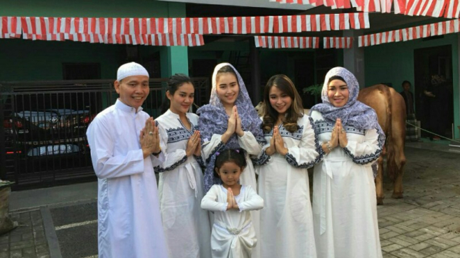 Ayu Ting Ting dan keluarga