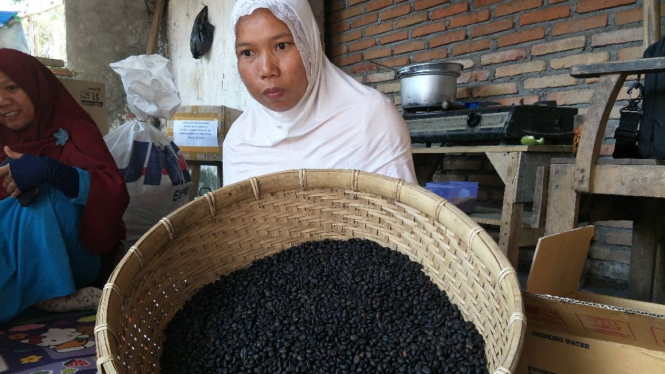 Nurul Inayati, penjual kopi Lombok