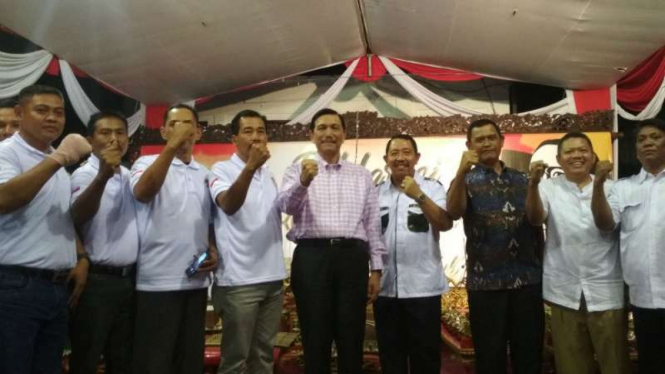 Luhut Binsar Panjaitan dalam acara Deklarasi Dukungan Jokowi-Ma'ruf Amin di Surabaya, Jawa Timur, pada Kamis malam, 23 Agustus 2018.