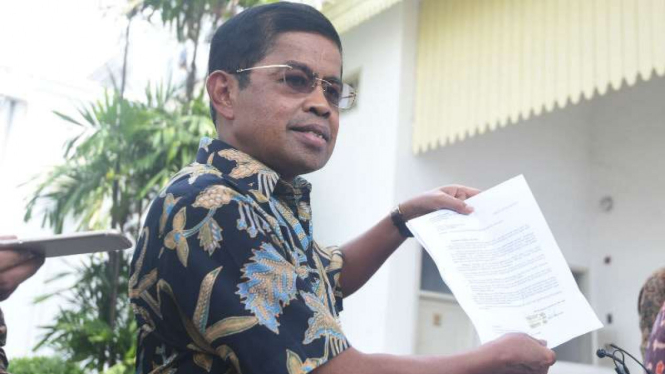Mensos Idrus Marham menyerahkan surat pengunduran diri kepada Presiden Jokowi.