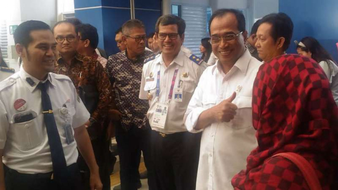 Menteri Perhubungan, Budi Karya Sumadi, saat meninjau LRT Palembang pada Jumat, 24 Agustus 2018.