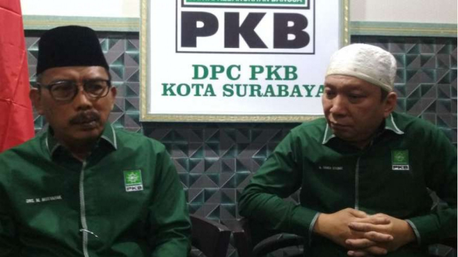 Ketua PKB Surabaya, Musyafak Rouf (kiri)