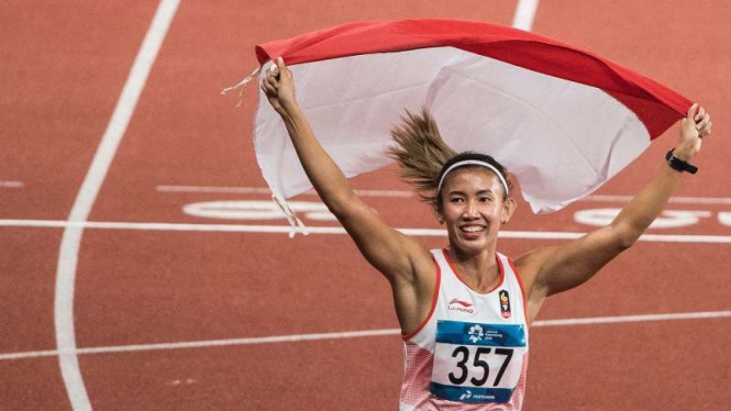 Pelari putri Indonesia, Emilia Nova, meraih medali perak Asian Games 2018