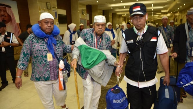 Jemaah haji 12 kloter pertama pulang ke Indonesia
