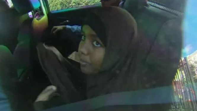 Zainab Abdirahman-Khalif mengaku tidak tahu bagaimana foto-foto pemenggalan bisa ada di dalam ponselnya.