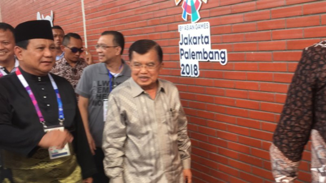 Prabowo dan Jusuf Kalla di Padepokan Pencak Silat, TMII, Jakarta.