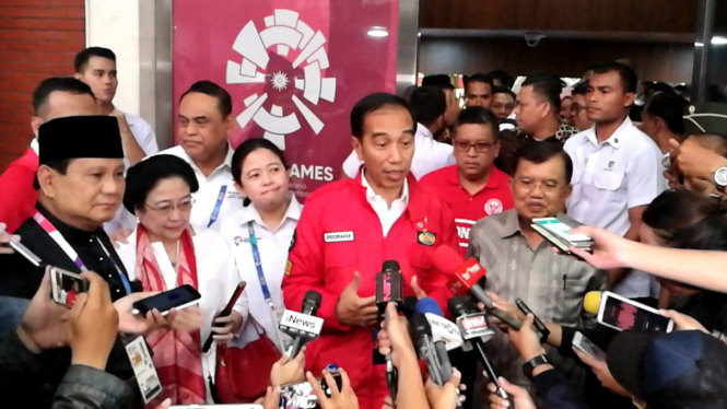 Prabowo Subianto bersama Megawati dan Jokowi