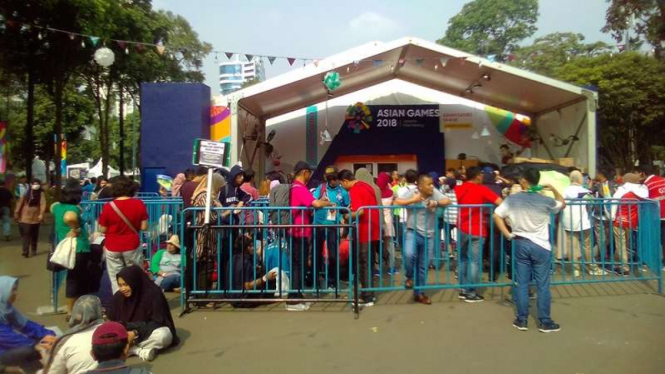 Antrean pembeli merchandise Asian Games