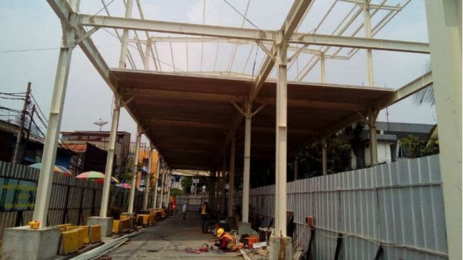 Proyek skybridge Tanah Abang telah memasuki tahapan pemasangan rangka baja. 