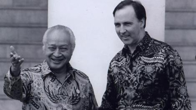 "Tradisi" kunjungan luar negeri pertama ke Indonesia seorang perdana menteri Australia bermula di era PM Paul Keating, yang dikenal luas memiliki kedekatan dengan Presiden Suharto.