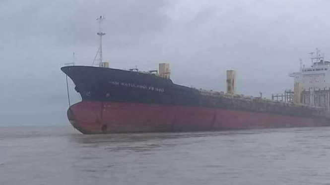 KM Samratulangi PB 1600 terdampar di Teluk Martaban, Yangon Myanmar.  