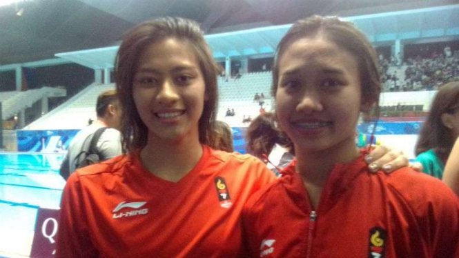 Atlet loncat indah Indonesia, Maria Natalie Dinda Anasti (kiri)