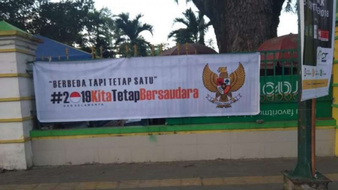 Spanduk ajakan menjaga persatuan ?#2019KitaTetapBersaudara