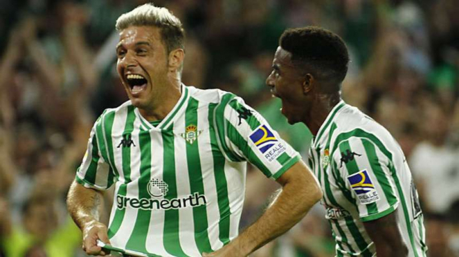 Winger Real Betis, Joaquin Sanchez, rayakan gol ke gawang Sevilla.